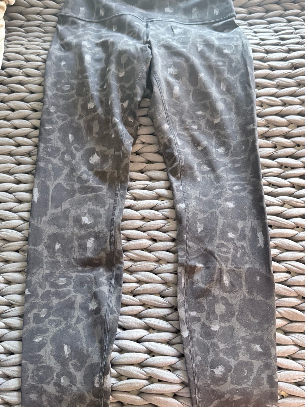 lululemon athletica Gray Leopard Print Leggings Wunder Train. Size 10, 25”